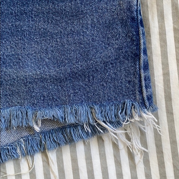 Levi’s High Waisted Jean Shorts - Picture 3 of 5